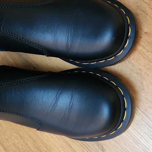 Dr. Martens 2976 Chelsea Boot - Picture 10 of 12